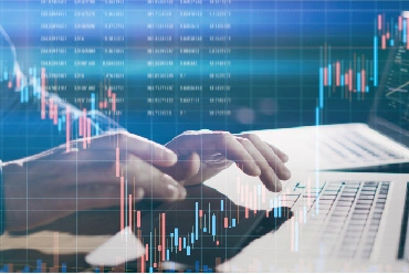 Изображение мужчины на баннере