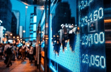 Изображение мужчины на баннере