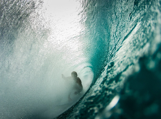 Изображение мужчины на баннере