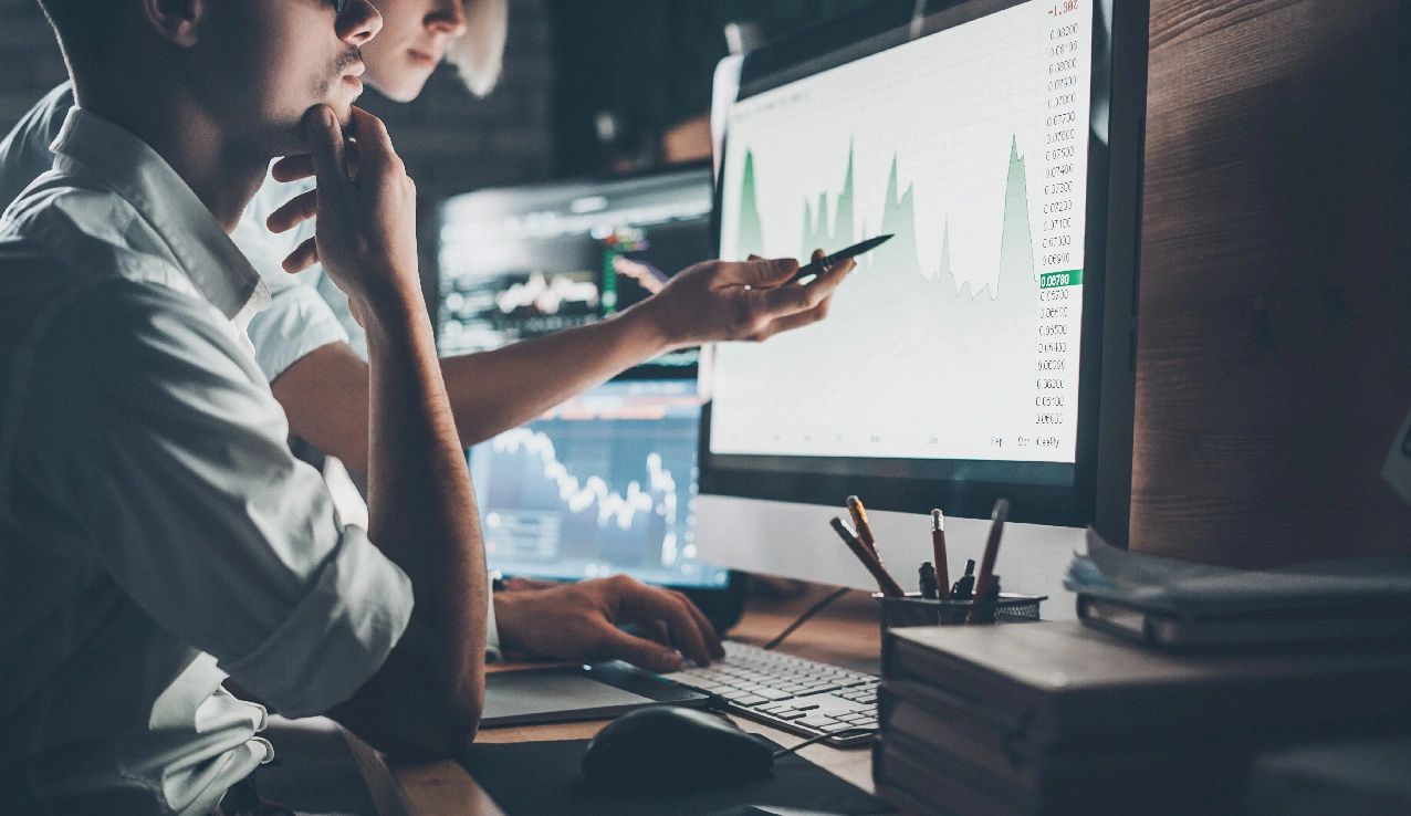 Изображение мужчины на баннере