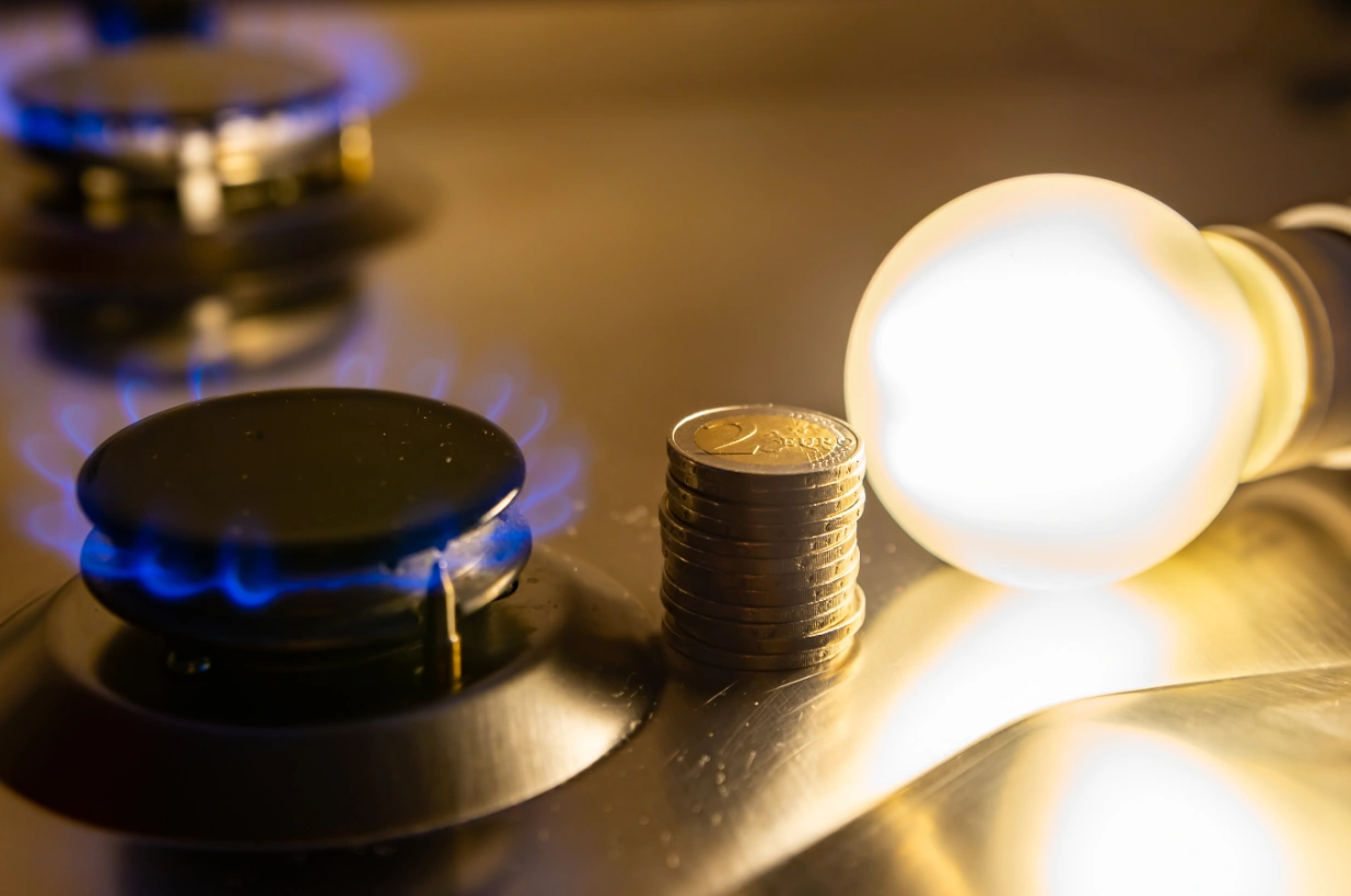 Изображение мужчины на баннере