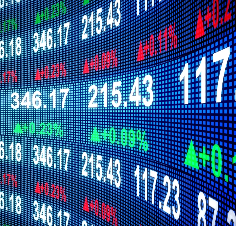 Изображение мужчины на баннере