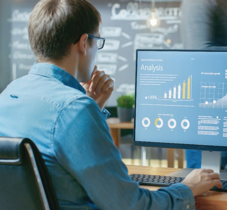 Изображение мужчины на баннере