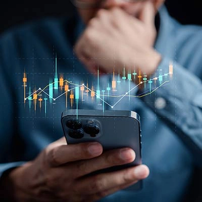 Изображение мужчины на баннере